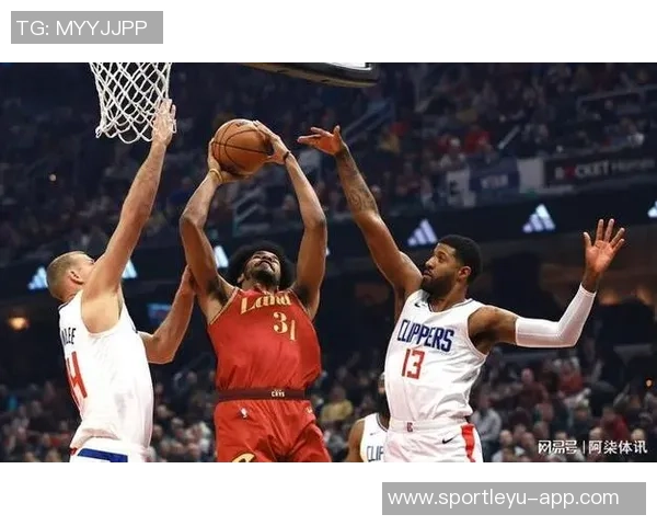 莫布里半场表现亮眼6中5砍下11分7篮板3助攻1抢断2盖帽正负值高达13